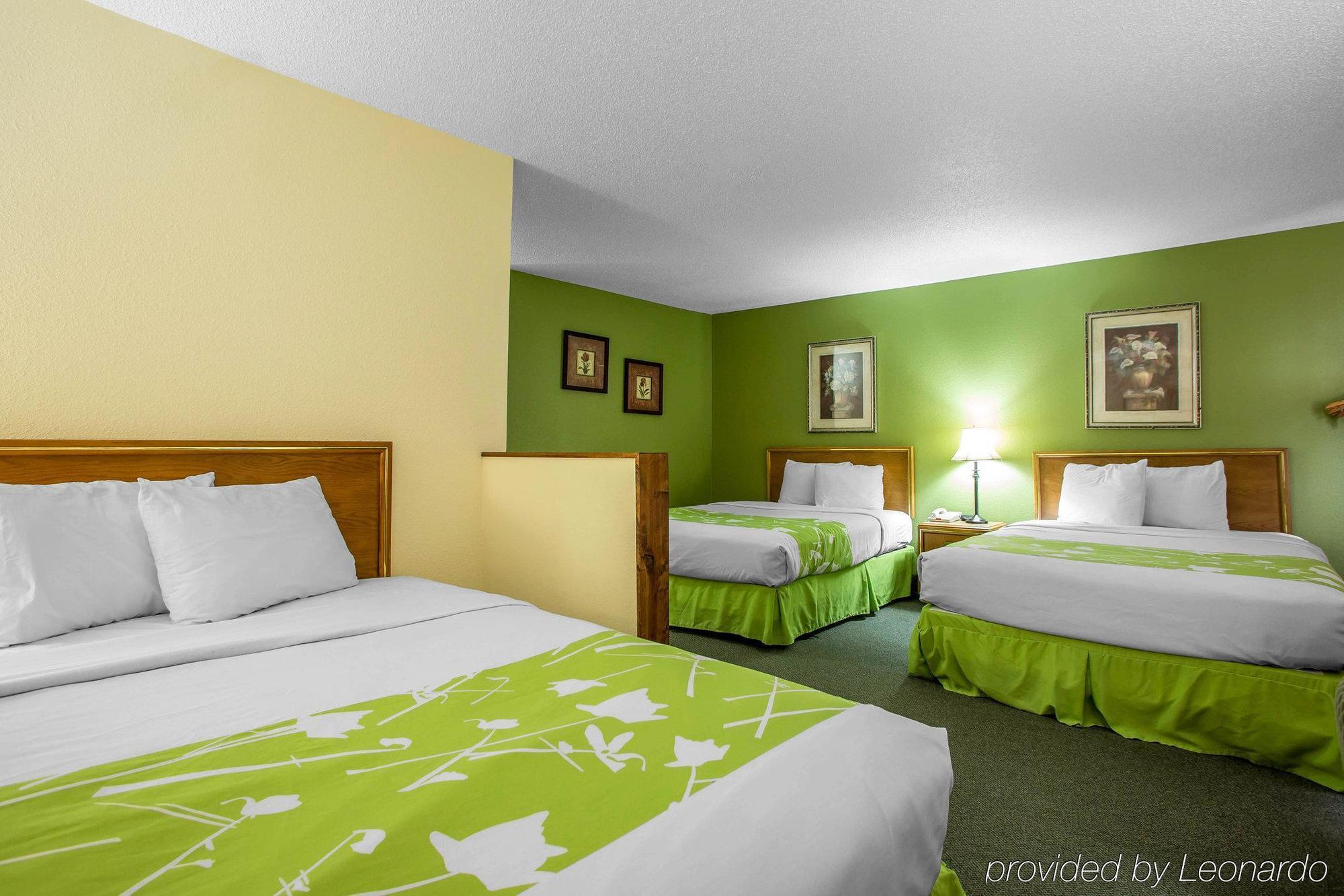 Econo Lodge Inn & Suites Dubuque Eksteriør bilde
