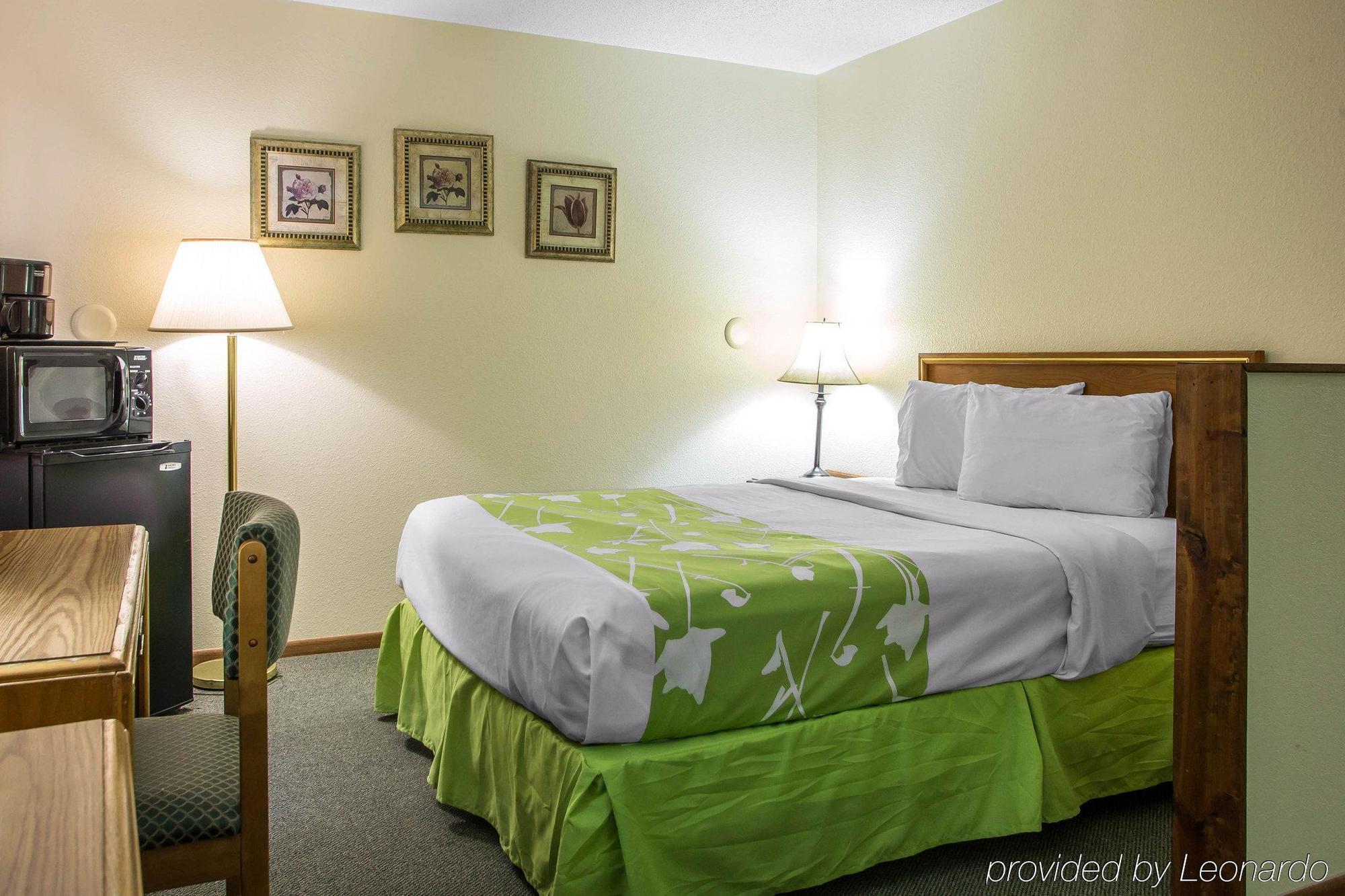 Econo Lodge Inn & Suites Dubuque Eksteriør bilde
