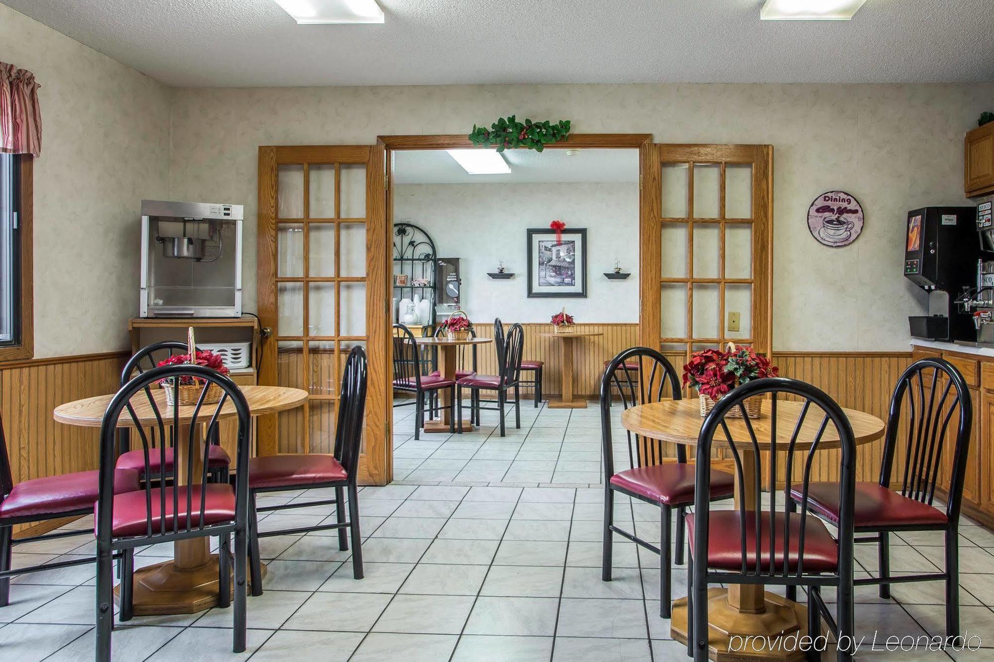 Econo Lodge Inn & Suites Dubuque Eksteriør bilde