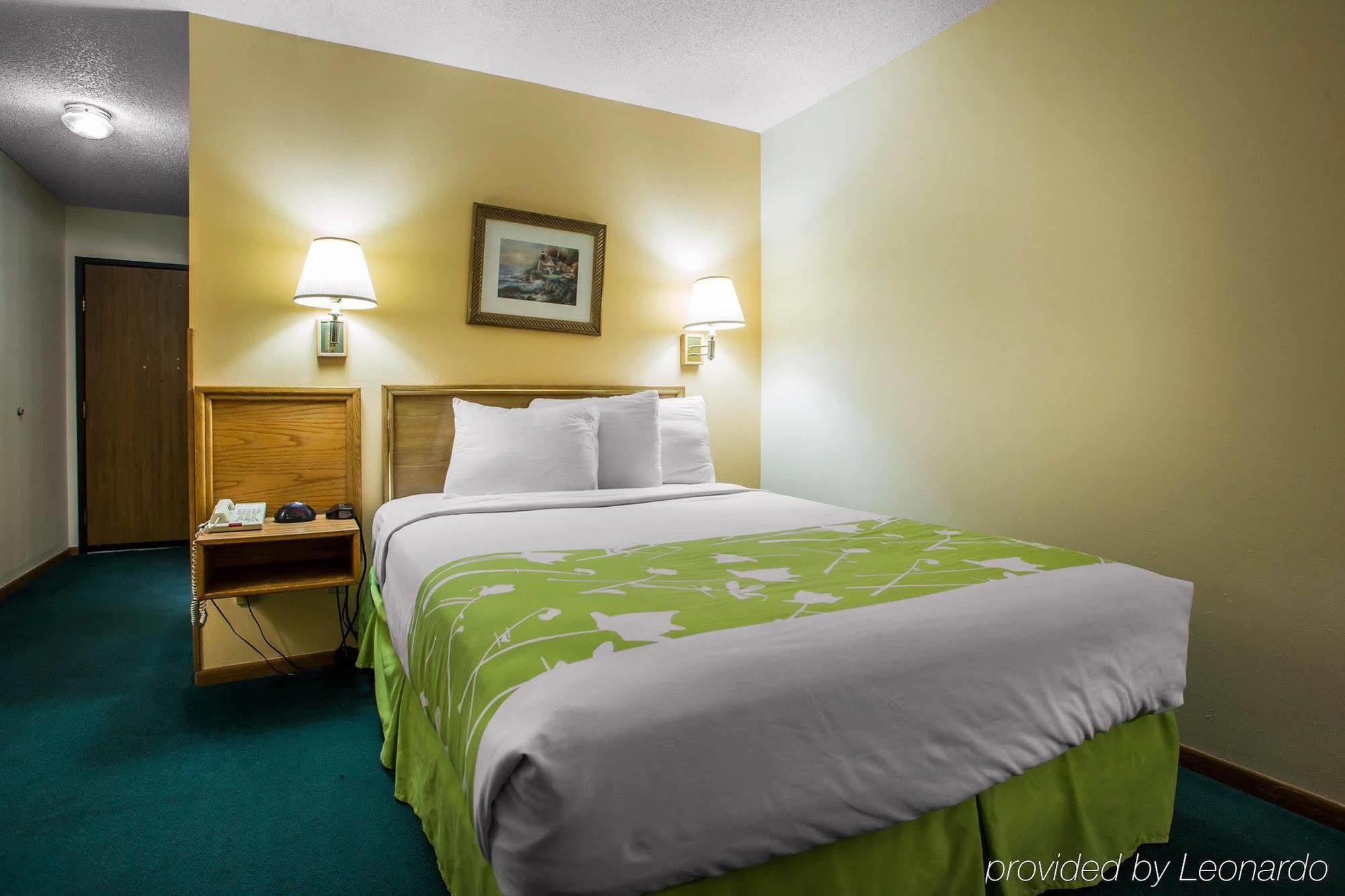 Econo Lodge Inn & Suites Dubuque Eksteriør bilde