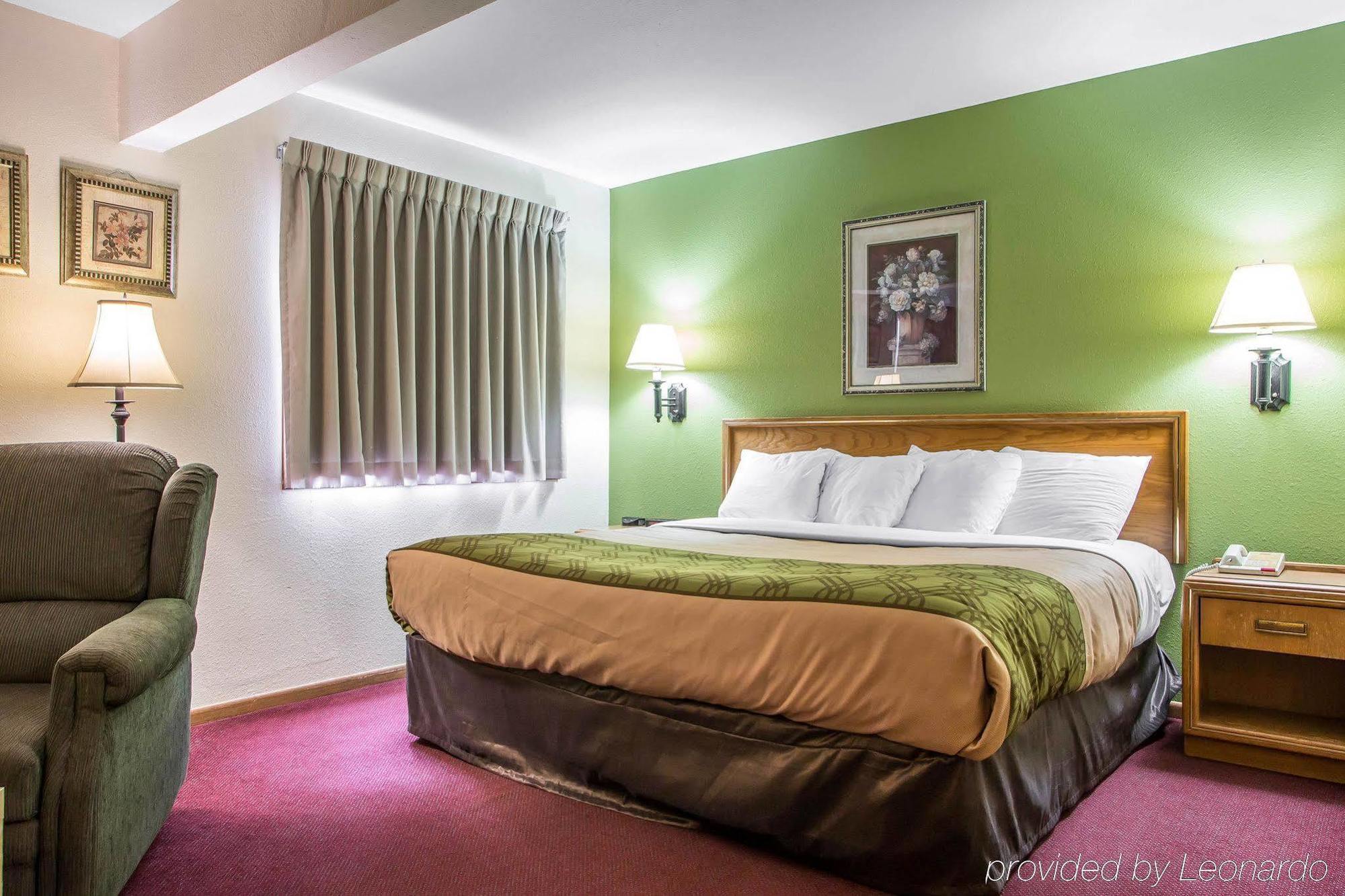 Econo Lodge Inn & Suites Dubuque Eksteriør bilde
