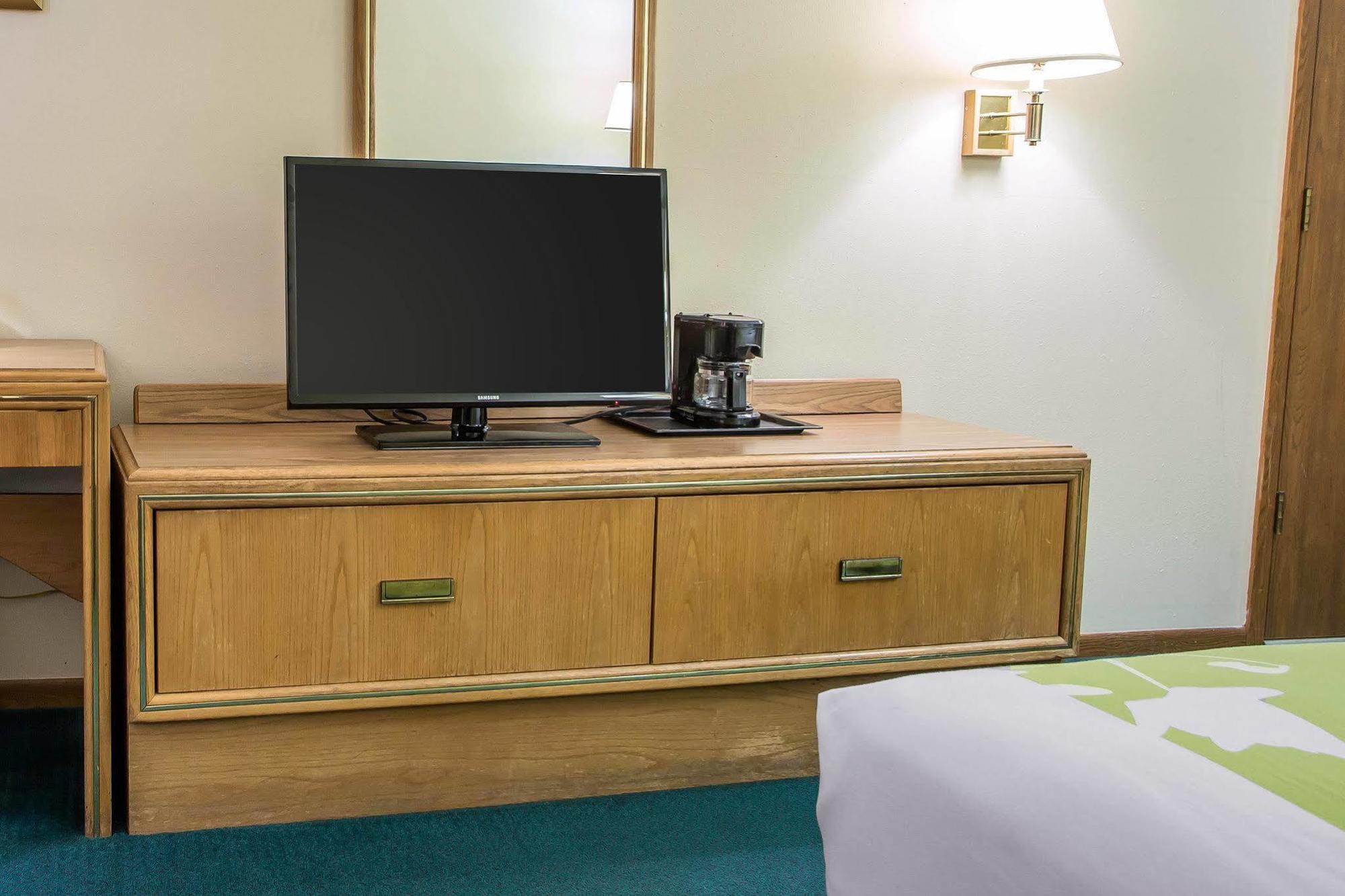 Econo Lodge Inn & Suites Dubuque Eksteriør bilde