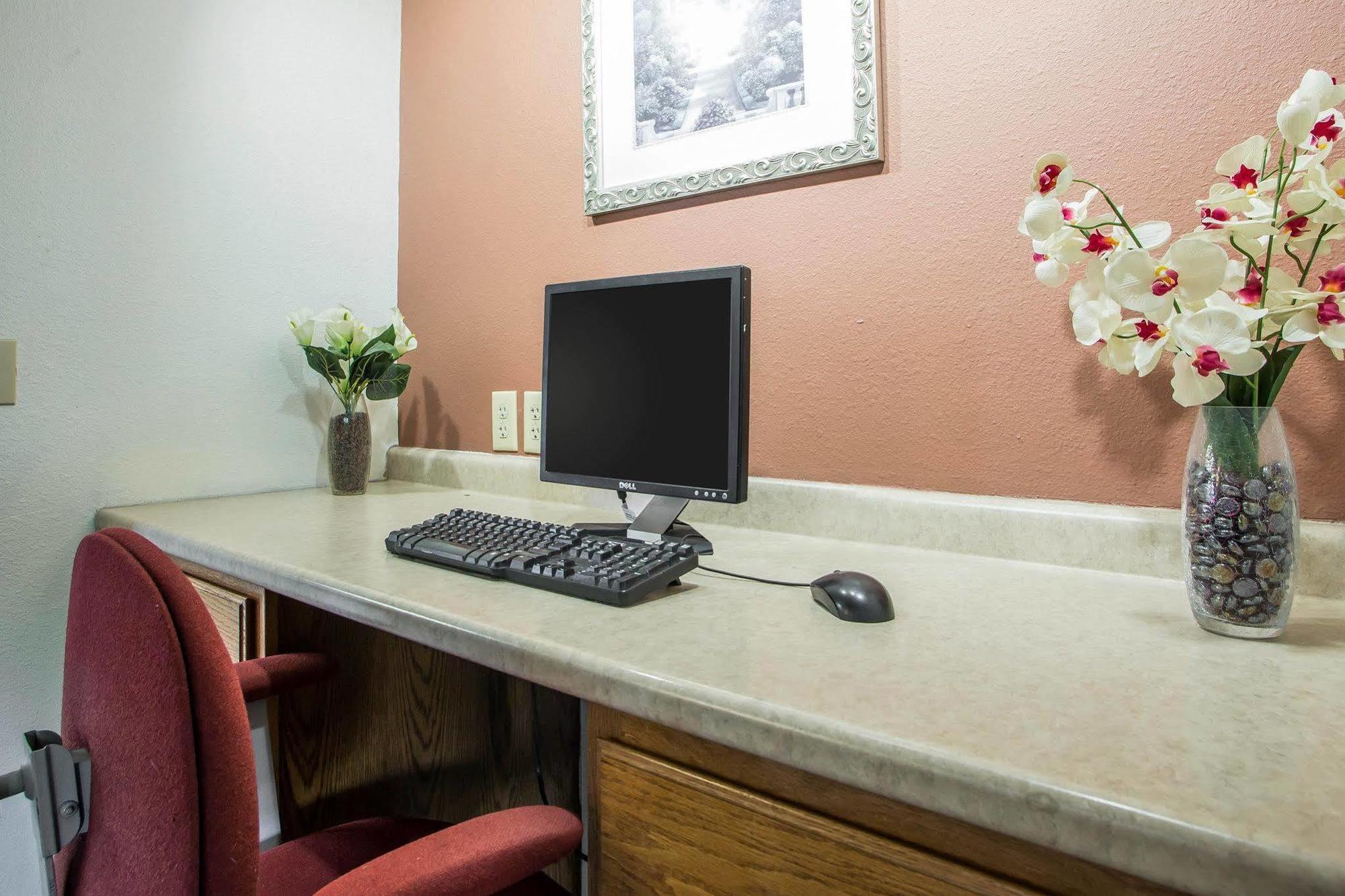 Econo Lodge Inn & Suites Dubuque Eksteriør bilde