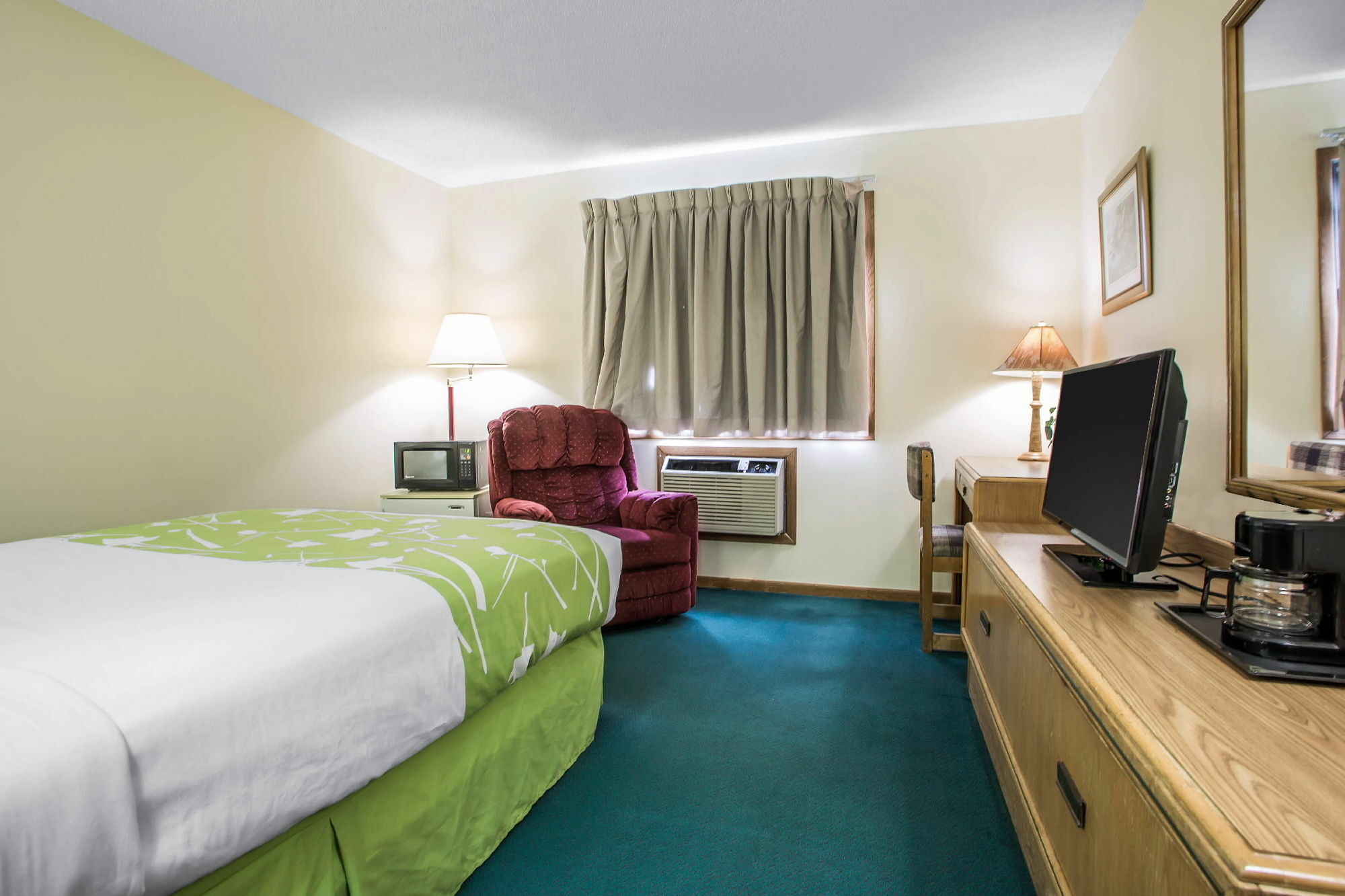 Econo Lodge Inn & Suites Dubuque Eksteriør bilde