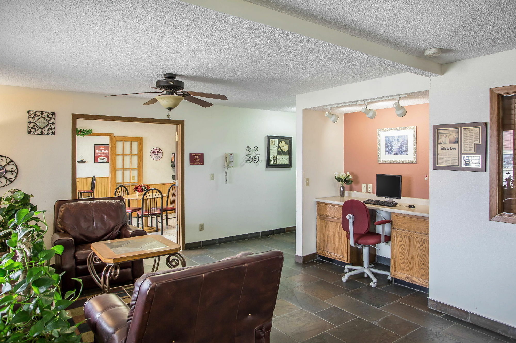 Econo Lodge Inn & Suites Dubuque Eksteriør bilde